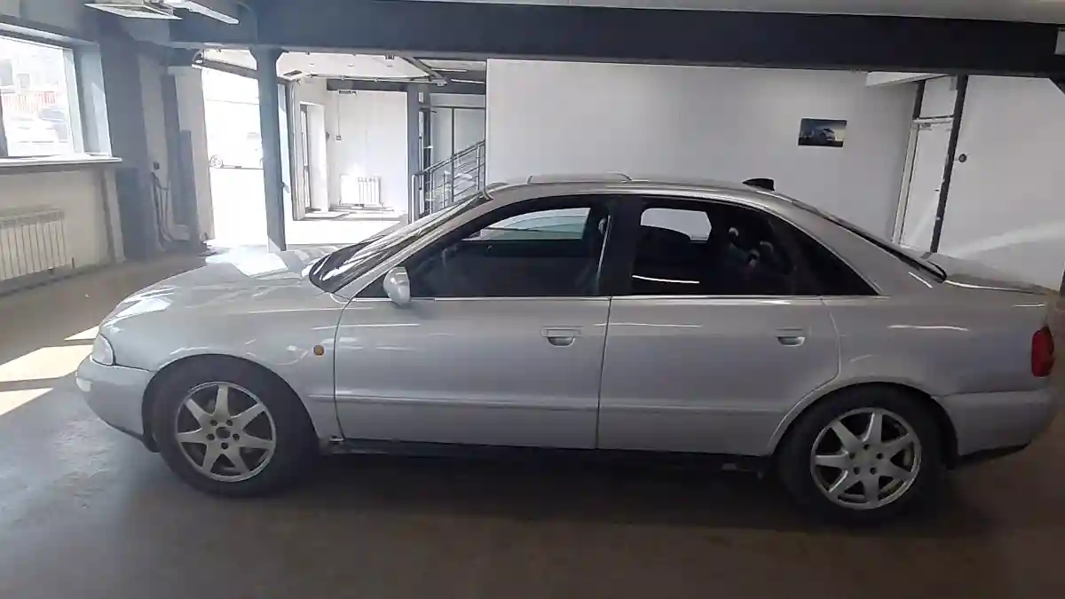 Audi A4 1998 года за 990 000 тг. в Астана