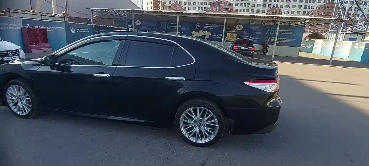 Toyota Camry 2019 года за 13 690 000 тг. в Шымкент