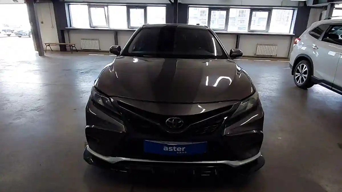 Toyota Camry 2020 года за 10 890 000 тг. в Астана