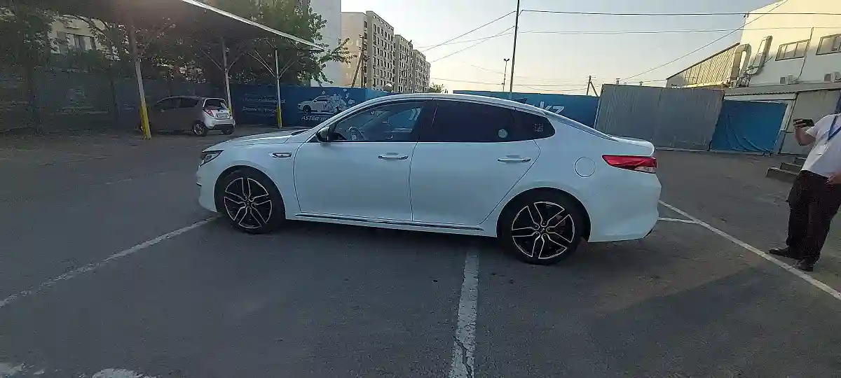 Kia K5 2015 года за 8 800 000 тг. в Алматы
