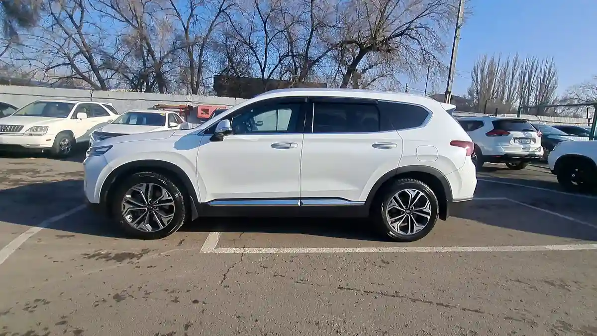 Hyundai Santa Fe 2020 года за 11 300 000 тг. в Алматы