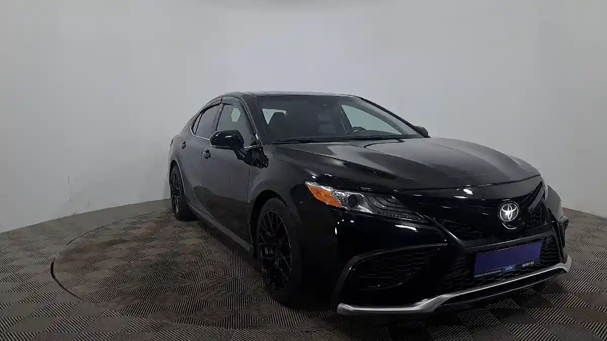 Toyota Camry 2019 года за 13 400 000 тг. в Астана