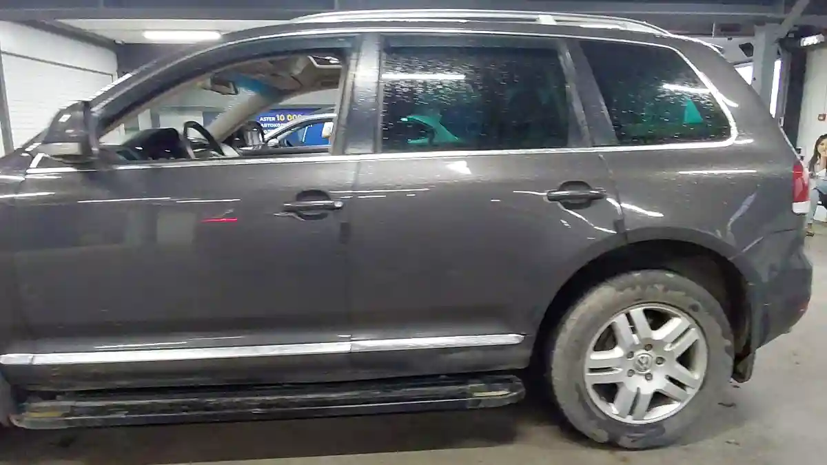 Volkswagen Touareg 2007 года за 5 990 000 тг. в Астана