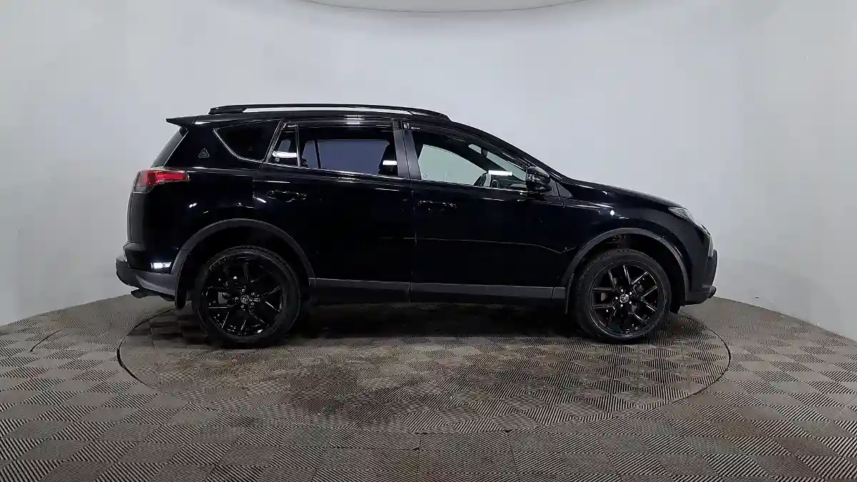 Toyota RAV4 2019 года за 12 590 000 тг. в Астана