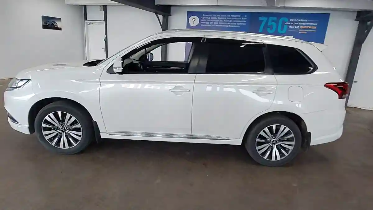 Mitsubishi Outlander 2022 года за 10 590 000 тг. в Астана