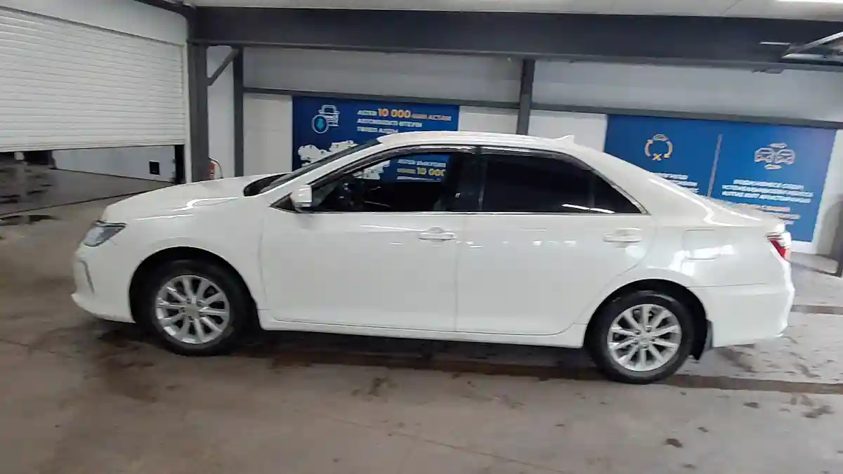 Toyota Camry 2017 года за 10 990 000 тг. в Астана