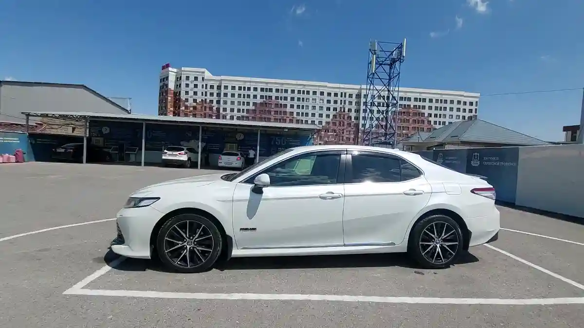Toyota Camry 2020 года за 13 890 000 тг. в Шымкент