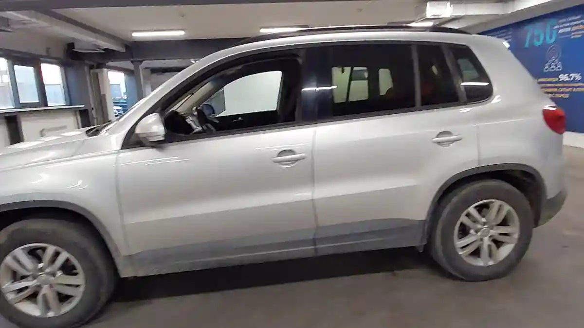 Volkswagen Tiguan 2015 года за 4 790 000 тг. в Астана