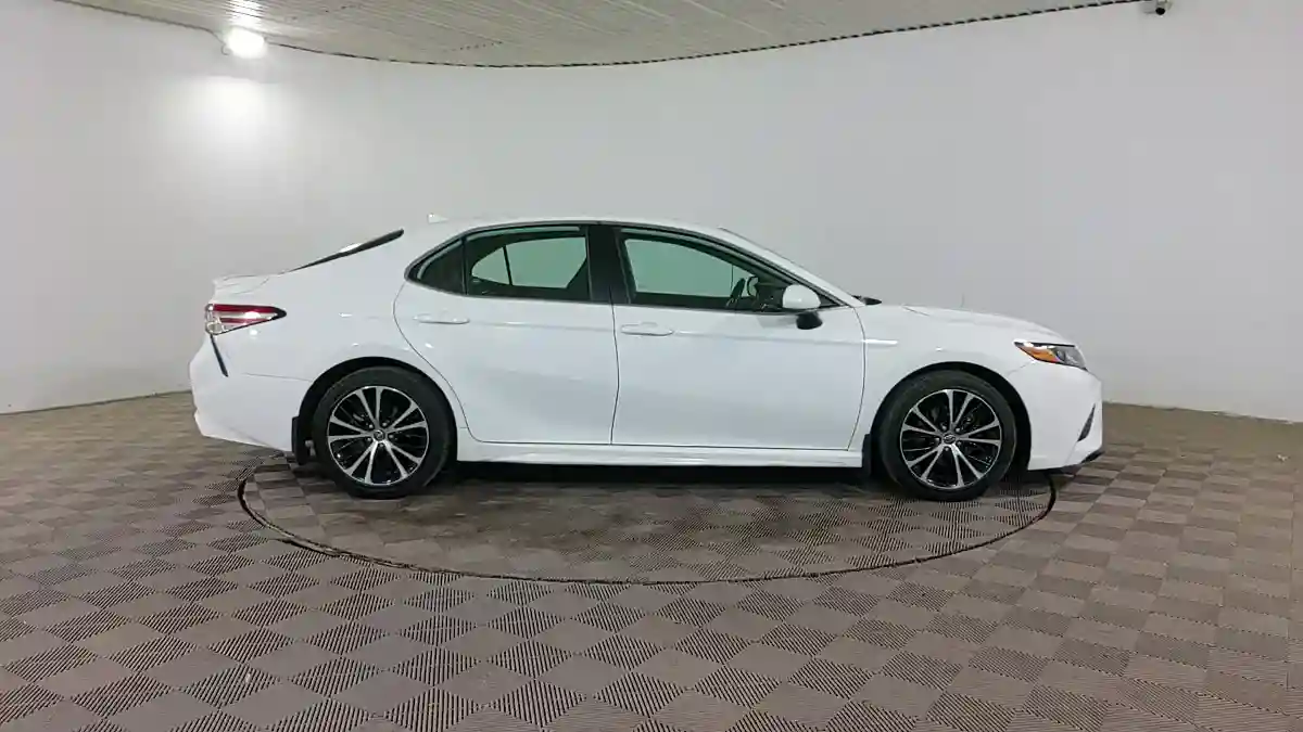 Toyota Camry 2019 года за 12 100 000 тг. в Шымкент