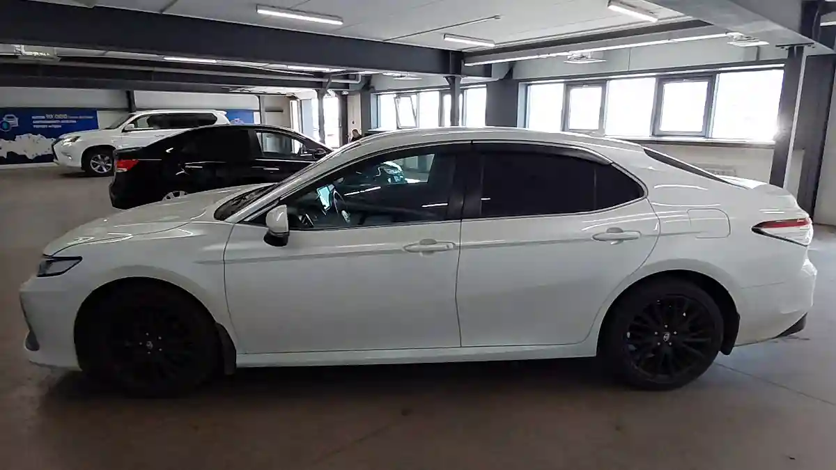 Toyota Camry 2021 года за 14 190 000 тг. в Астана