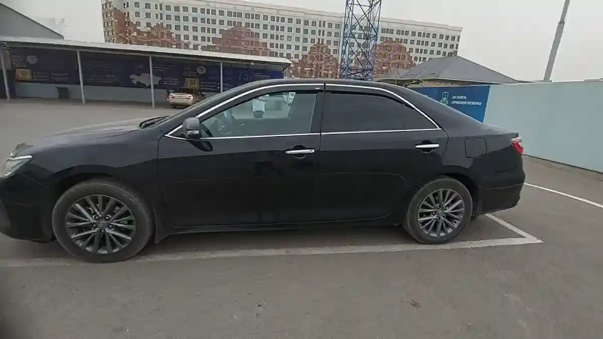 Toyota Camry 2015 года за 9 990 000 тг. в Шымкент