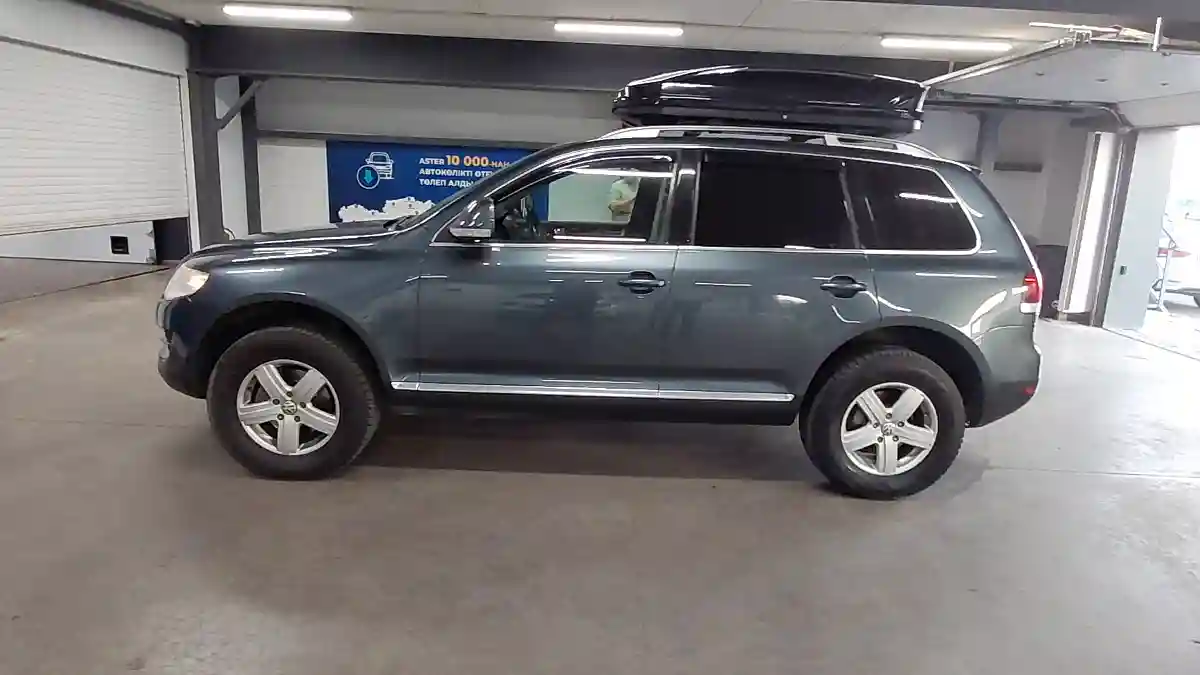 Volkswagen Touareg 2007 года за 7 890 000 тг. в Астана