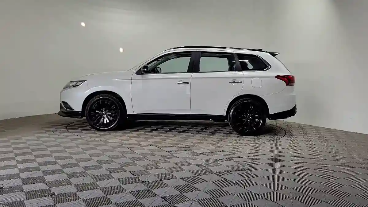 Mitsubishi Outlander 2022 года за 12 500 000 тг. в Алматы