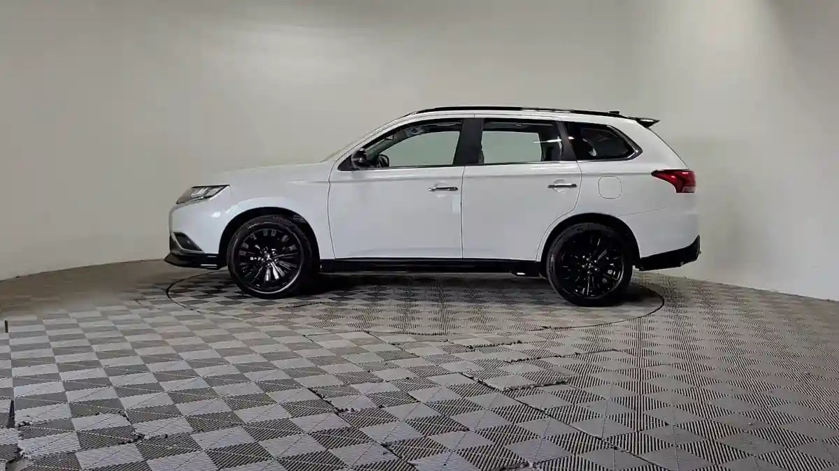 Mitsubishi Outlander 2022 года за 12 500 000 тг. в Алматы