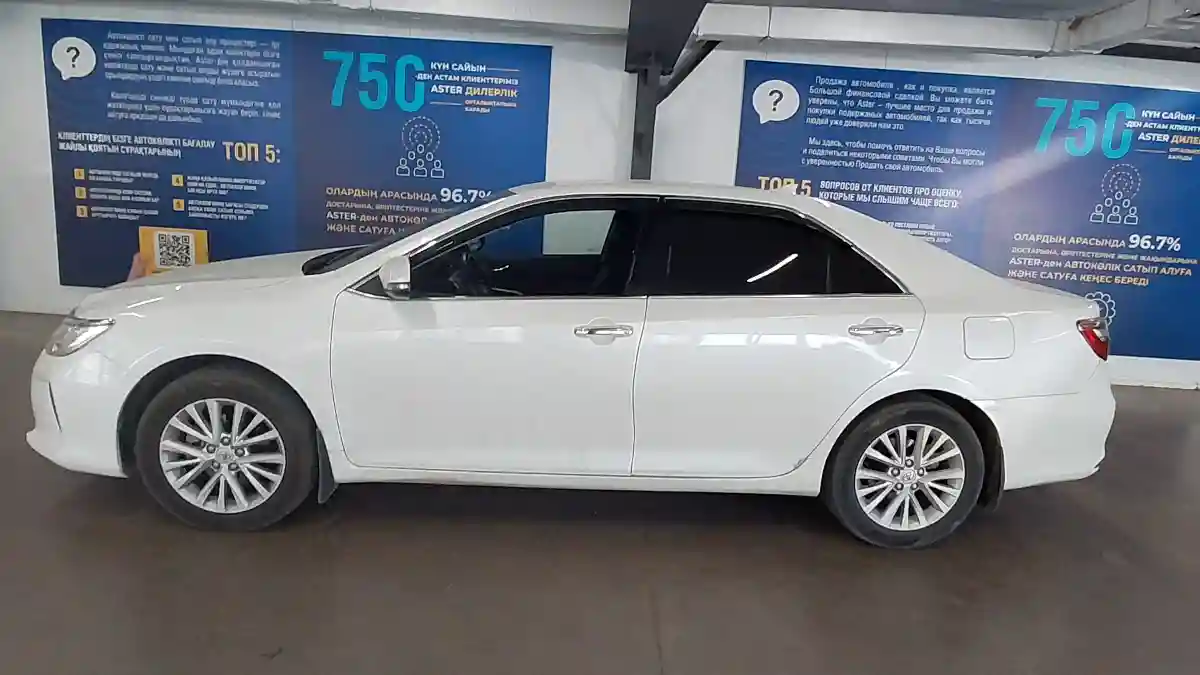 Toyota Camry 2015 года за 10 550 000 тг. в Астана
