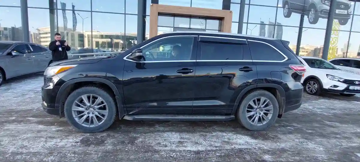 Toyota Highlander 2014 года за 12 690 000 тг. в Астана