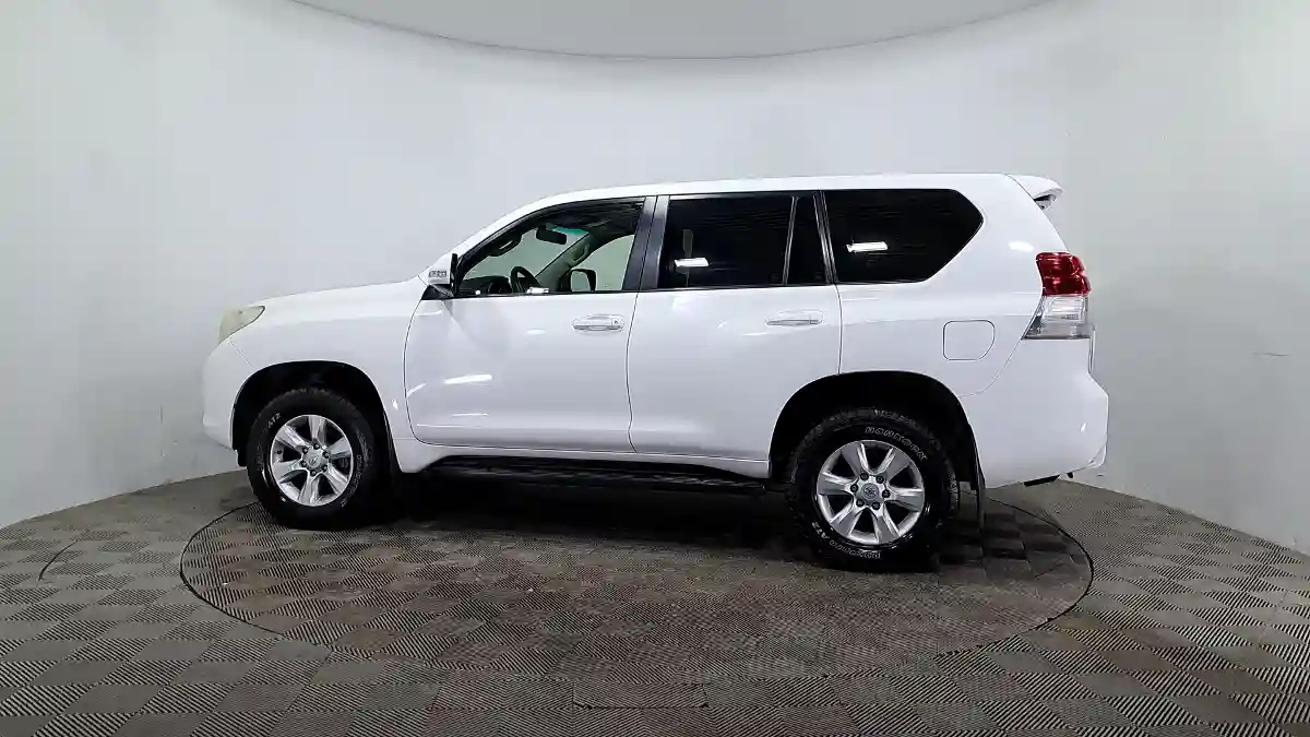 Toyota Land Cruiser Prado 2013 года за 17 990 000 тг. в Астана