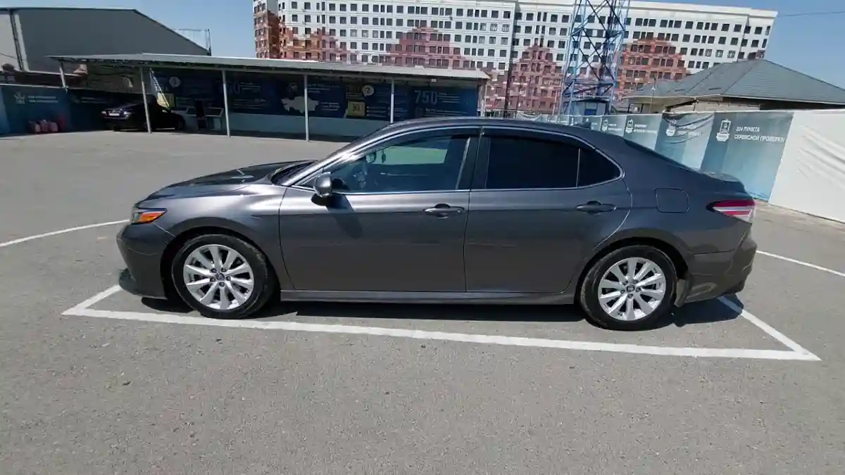 Toyota Camry 2019 года за 9 990 000 тг. в Шымкент