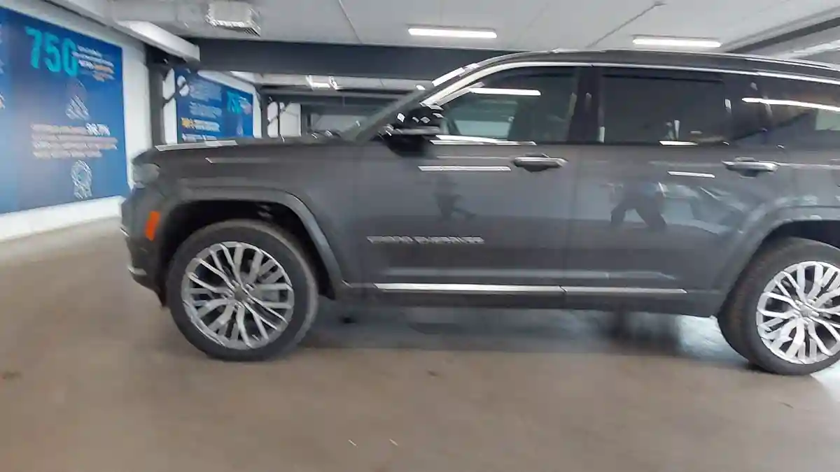 Jeep Grand Cherokee 2022 года за 42 110 000 тг. в Астана