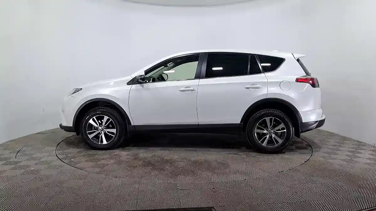 Toyota RAV4 2016 года за 10 990 000 тг. в Астана