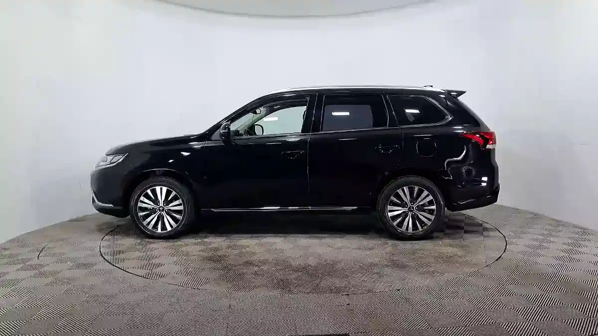 Mitsubishi Outlander 2022 года за 10 990 000 тг. в Астана
