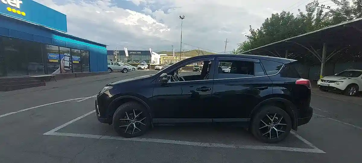 Toyota RAV4 2018 года за 9 890 000 тг. в Алматы
