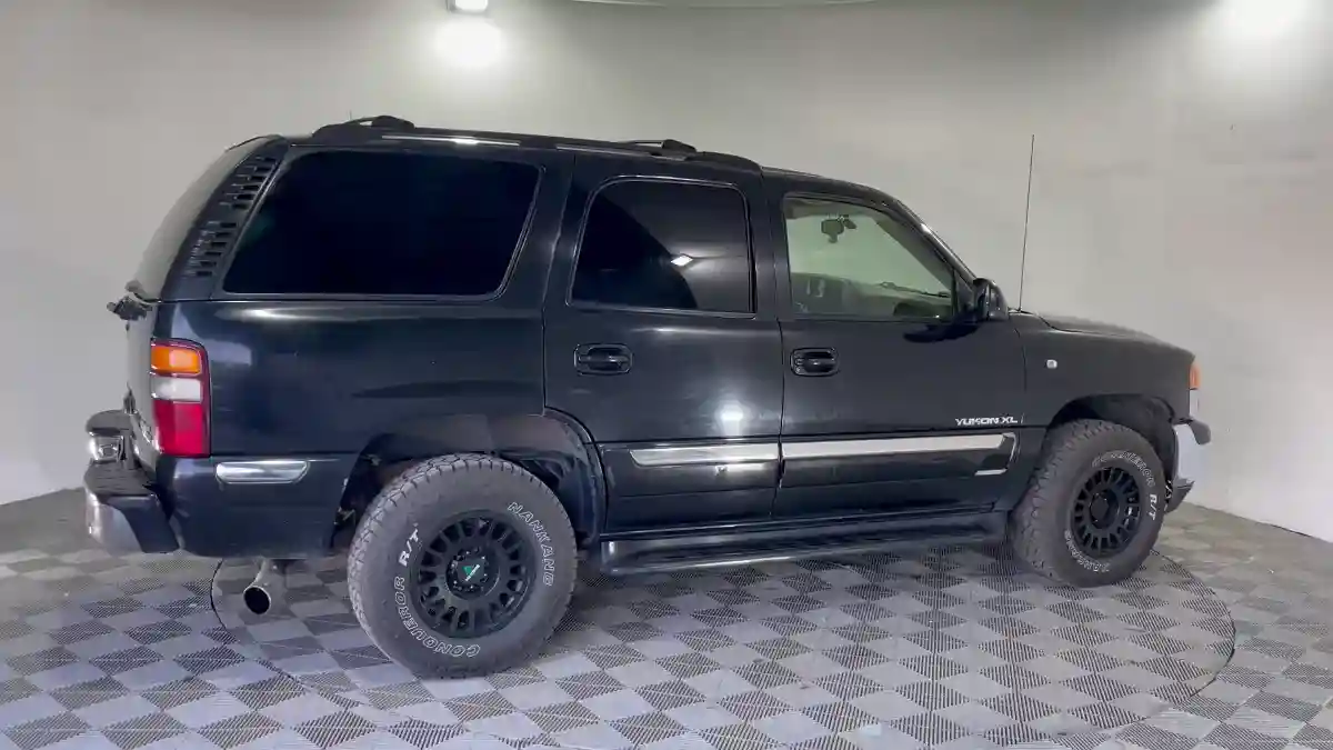 GMC Yukon 2003 года за 3 990 000 тг. в Павлодар