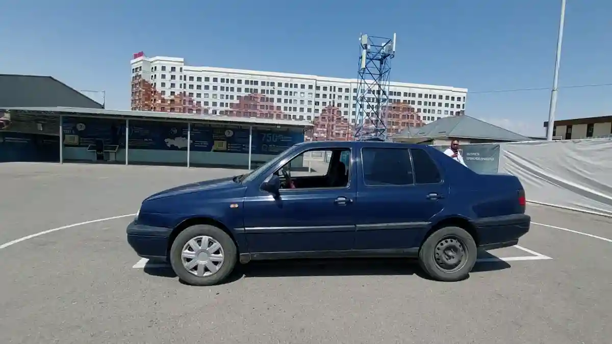 Volkswagen Vento 1997 года за 990 000 тг. в Шымкент