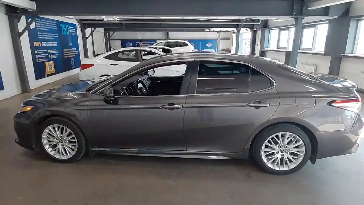 Toyota Camry 2018 года за 10 000 000 тг. в Астана