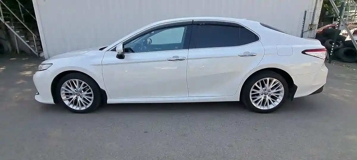 Toyota Camry 2019 года за 12 990 000 тг. в Алматы
