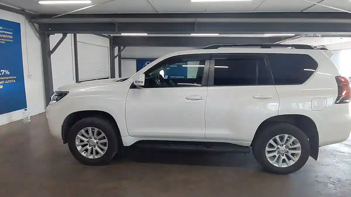 Toyota Land Cruiser Prado 2018 года за 22 590 000 тг. в Астана