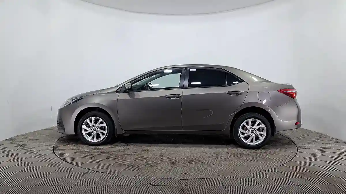 Toyota Corolla 2018 года за 8 590 000 тг. в Астана