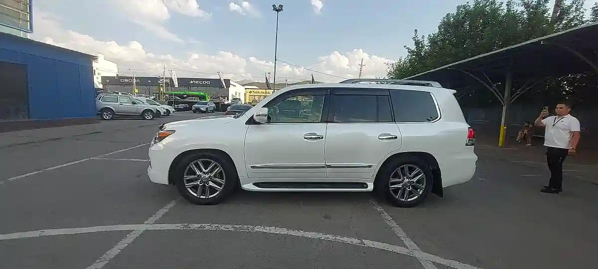 Lexus LX 2013 года за 25 300 000 тг. в Алматы