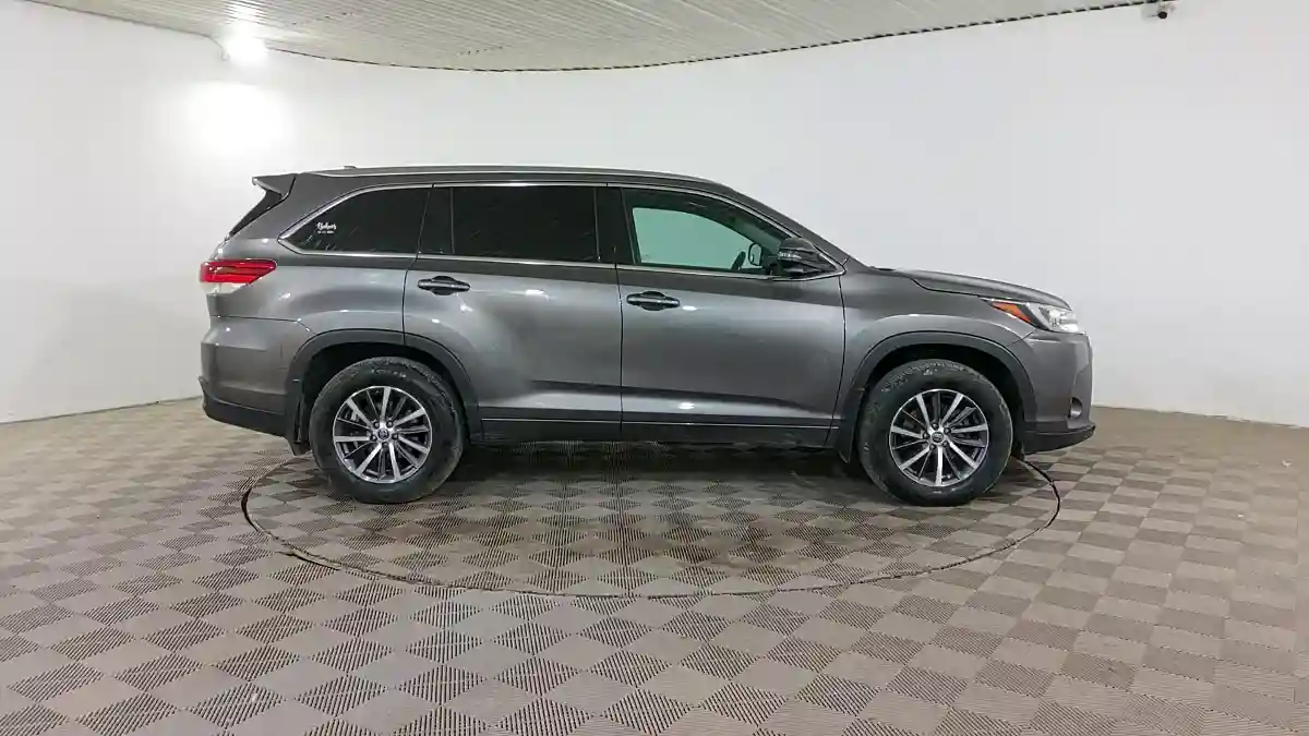Toyota Highlander 2017 года за 16 500 000 тг. в Шымкент