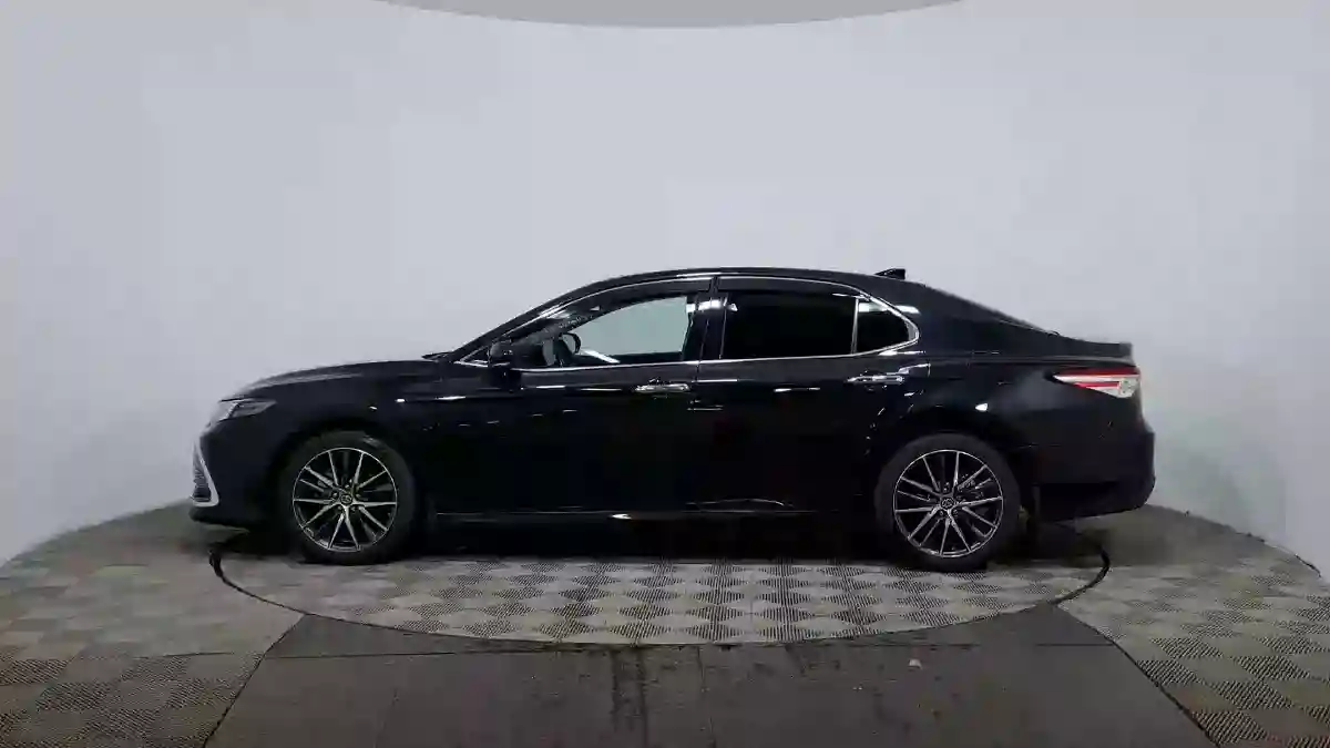 Toyota Camry 2023 года за 15 800 000 тг. в Астана