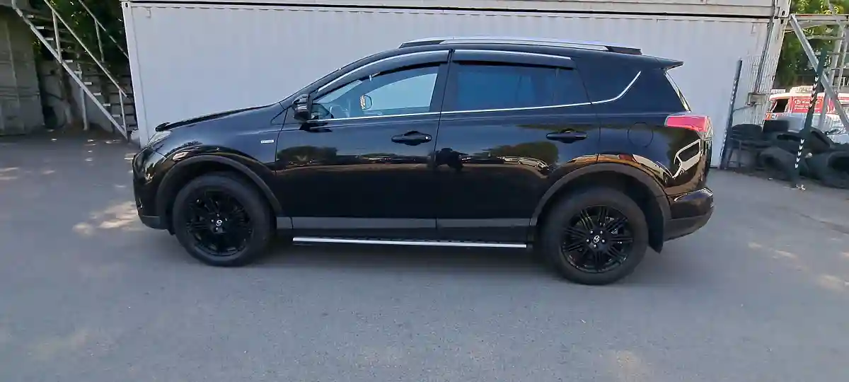 Toyota RAV4 2018 года за 9 990 000 тг. в Алматы