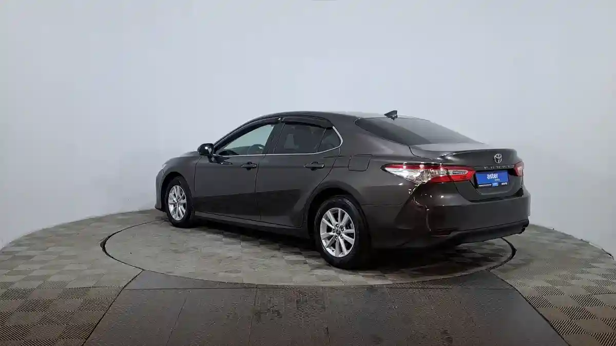 Toyota Camry 2018 года за 13 500 000 тг. в Астана