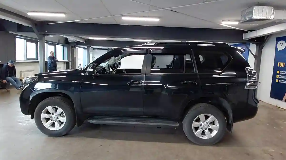 Toyota Land Cruiser Prado 2017 года за 19 290 000 тг. в Астана