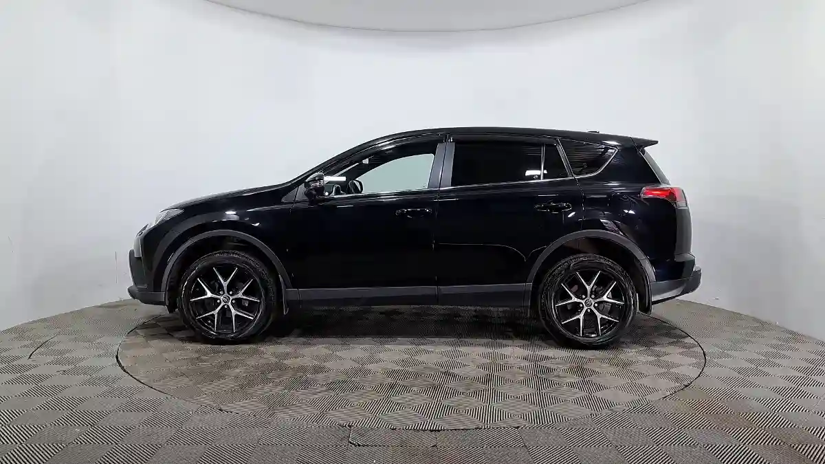 Toyota RAV4 2017 года за 11 990 000 тг. в Астана