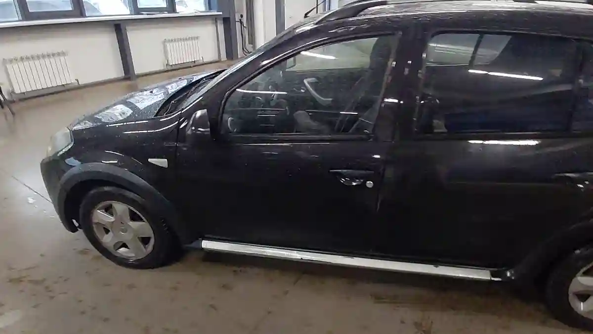 Renault Sandero 2013 года за 2 990 000 тг. в Астана