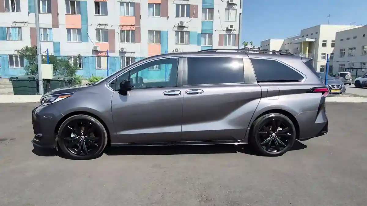 Toyota Sienna 2022 года за 18 950 000 тг. в Алматы