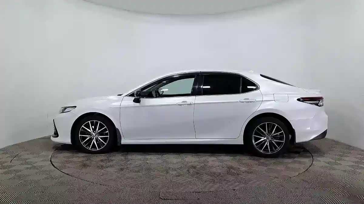 Toyota Camry 2022 года за 14 800 000 тг. в Астана