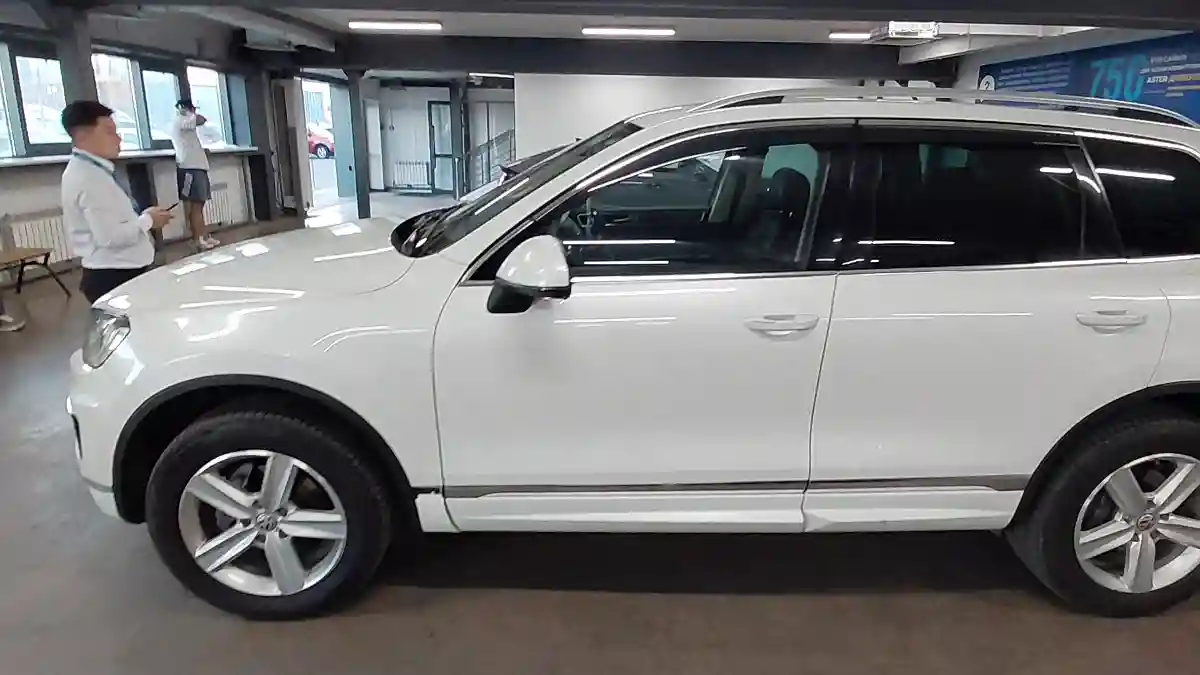 Volkswagen Touareg 2014 года за 10 990 000 тг. в Астана