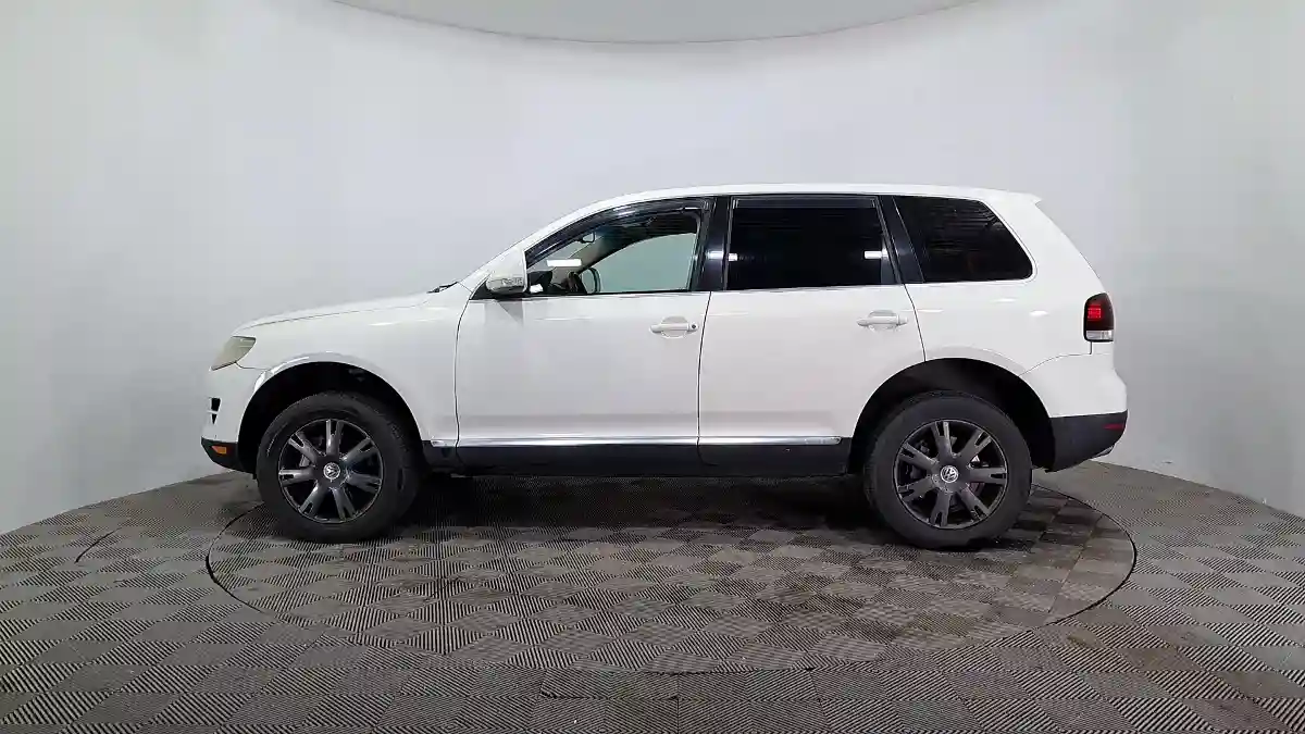 Volkswagen Touareg 2007 года за 5 000 000 тг. в Астана