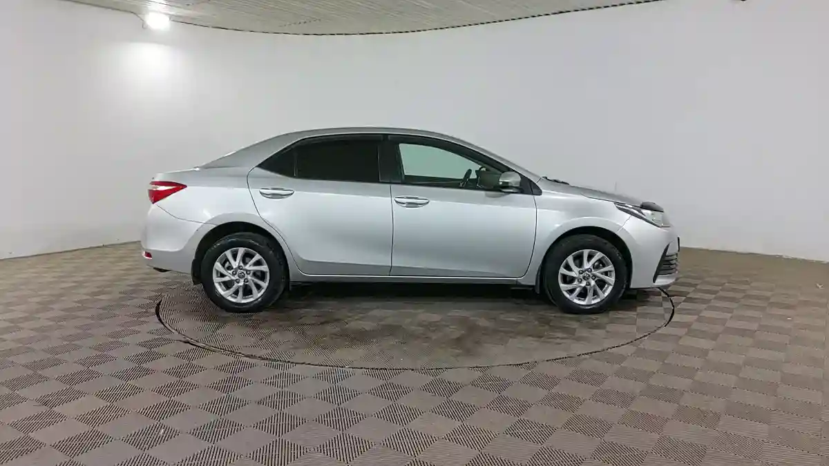 Toyota Corolla 2018 года за 8 190 000 тг. в Шымкент