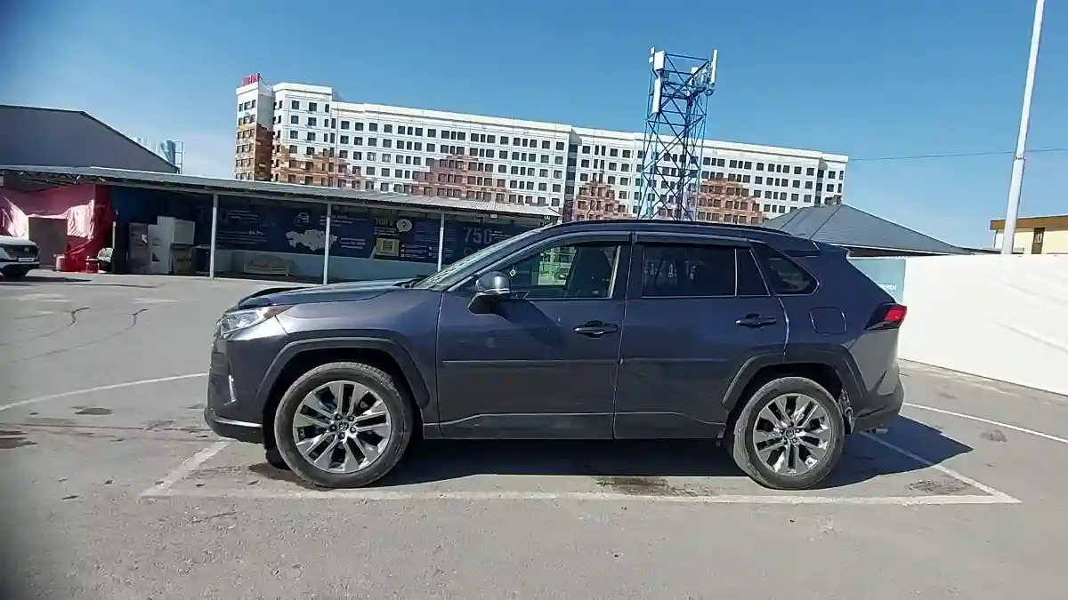 Toyota RAV4 2019 года за 11 790 000 тг. в Алматы