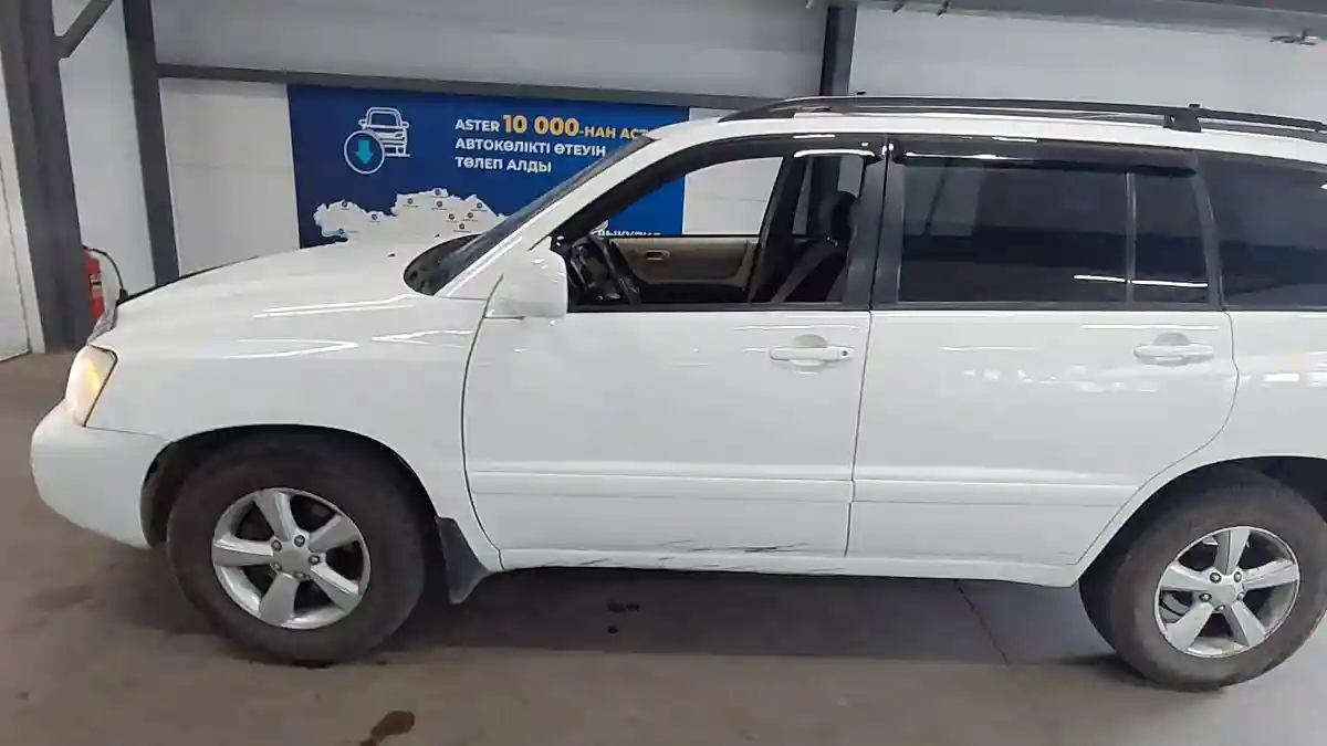 Toyota Highlander 2001 года за 5 390 000 тг. в Астана