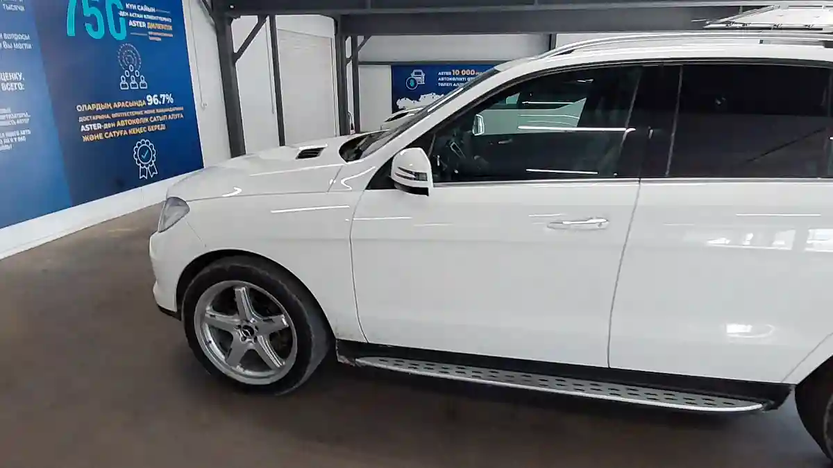 Mercedes-Benz M-Класс 2013 года за 12 790 000 тг. в Астана