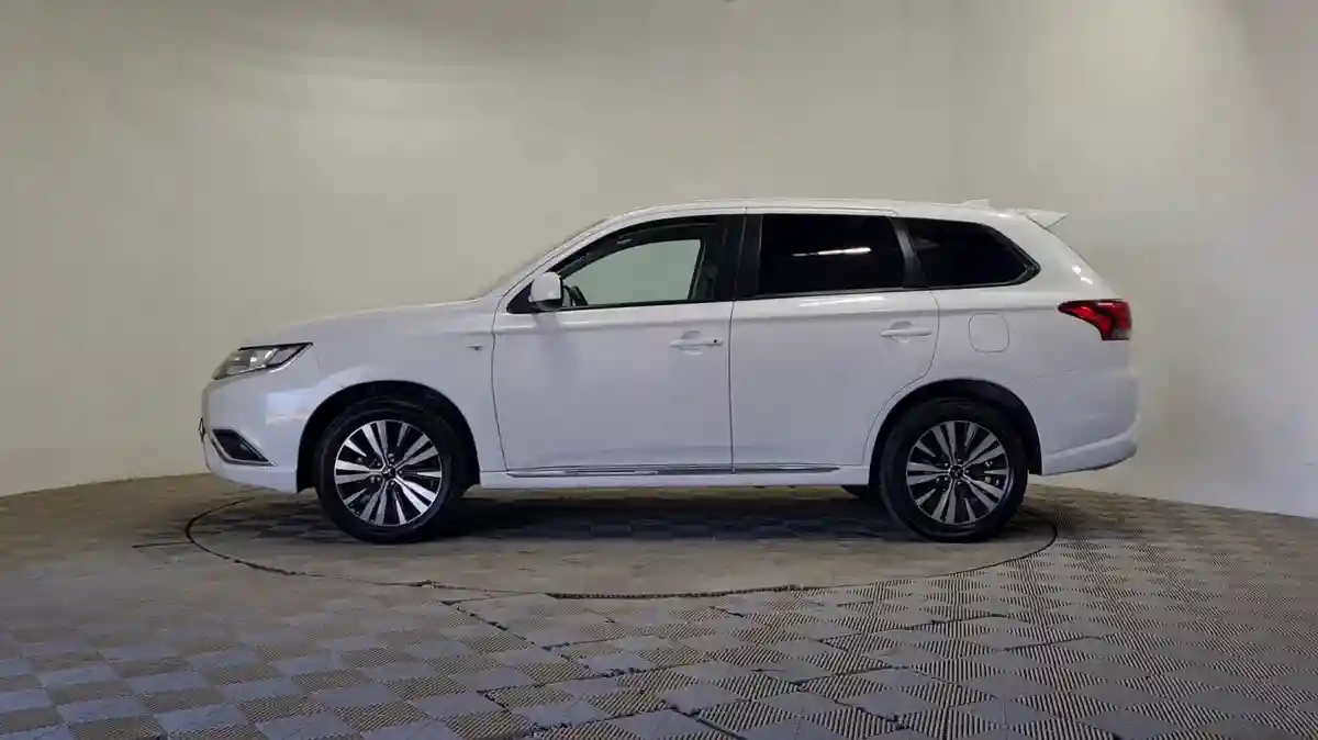 Mitsubishi Outlander 2022 года за 10 550 000 тг. в Алматы