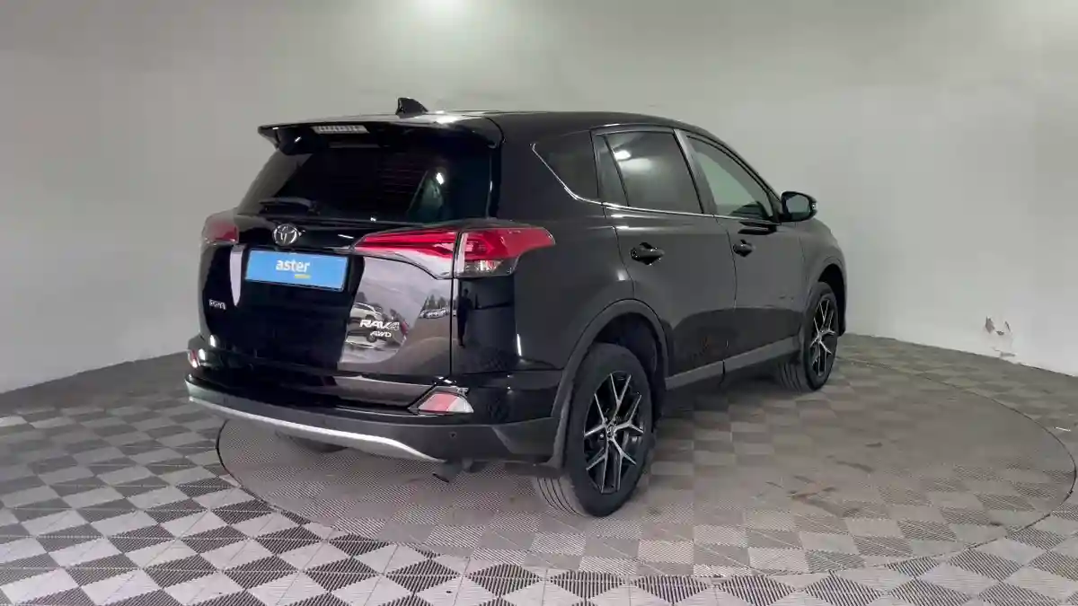 Toyota RAV4 2018 года за 12 590 000 тг. в Павлодар